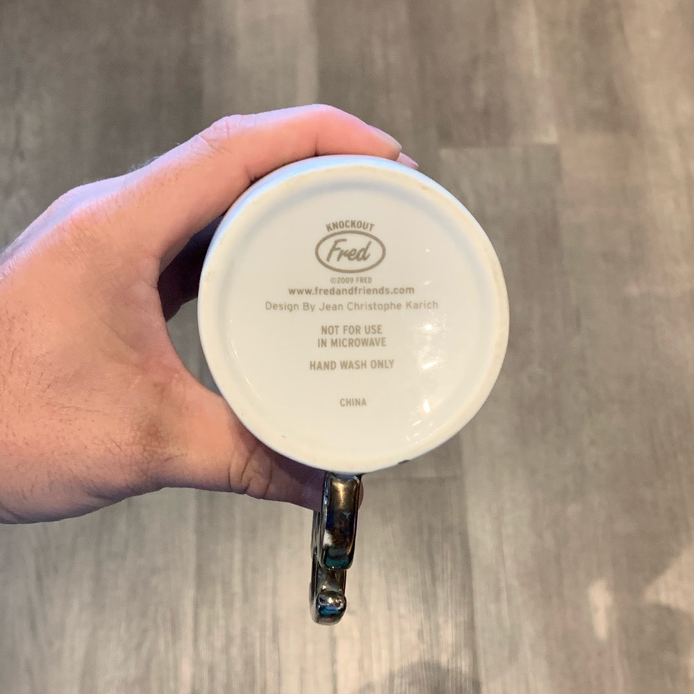 ☕️Knockout Fred Brass Knuckles Coffee Mug☕️ - Picture 2 of 5